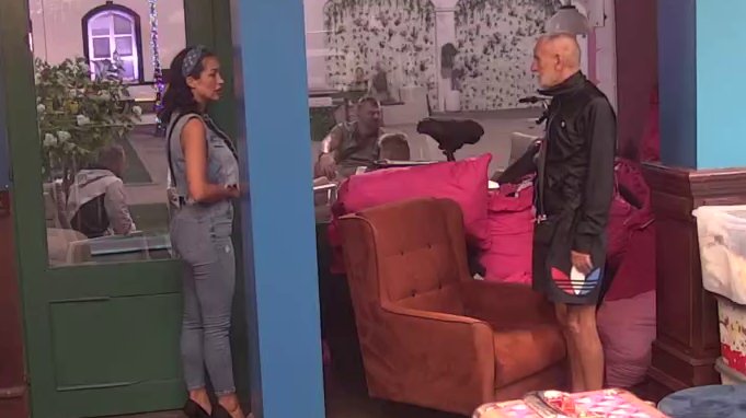MIĆA OTKRIVA ZAŠTO LAURA NE SME DA POPUSTI: Savetovao je da ostane sama, a njegov komentar podigao tenziju među zadrugarima (VIDEO) – Elita 10