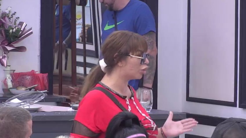 MILJANA KULIĆ UDARILA NA ASMINE I MAJU: Oštro ih prozvala u emisiji, devojčici je haos u glavi (VIDEO) – Miljana Kulić u Beloj kući