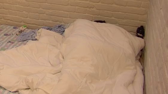 PREOKRET U BELOJ KUĆI: Đukić i Aneli iznenadili sve pomirenjem, poljupci pljušte pod pokrivačem (VIDEO) – pomirenje Đukića i Aneli u Eliti