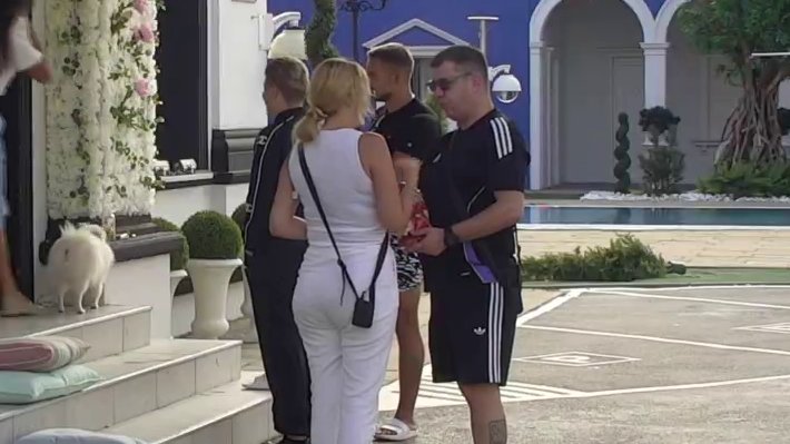 SUKOB U ELITI PRED SVIMA: Ivan Marinković žestoko napao Aleksandru Barać zbog komentara o Aneli Ahmić, tenzija u Beloj kući ne jenjava (VIDEO) – Ivan Marinković sukob u Eliti