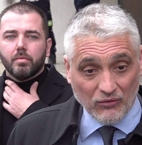 NEOBIČAN PRIZOR NA ULICI: Čeda Jovanović povređen, Aca Kos mu postao najveća podrška u teškom trenutku (FOTO) – povreda Čede Jovanovića