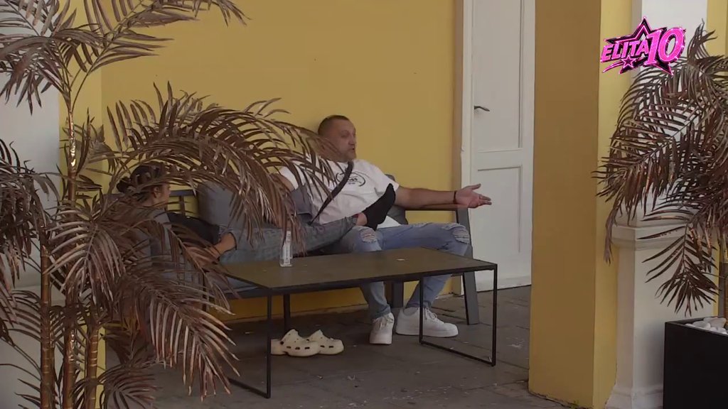 POGLEDAJTE KAKO JE RADA PRISJETILA MILANA NA ZABRANJENE POGLEDE: Njihova veza na testu zbog njegovog ponašanja prema drugim učesnicama (VIDEO) – pogledi u Beloj kući