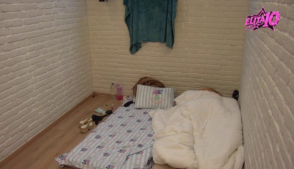 PREOKRET U ODNOSU ANELI I FILIPA: Strasti buknule u izolaciji, evo kako su završili veče pod jorganom (VIDEO) – vrtlog strasti u Eliti