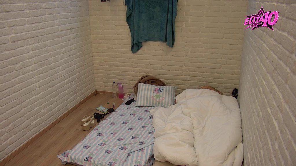 PREOKRET U ODNOSU ANELI I FILIPA: Strasti buknule u izolaciji, evo kako su završili veče pod jorganom (VIDEO) – vrtlog strasti u Eliti