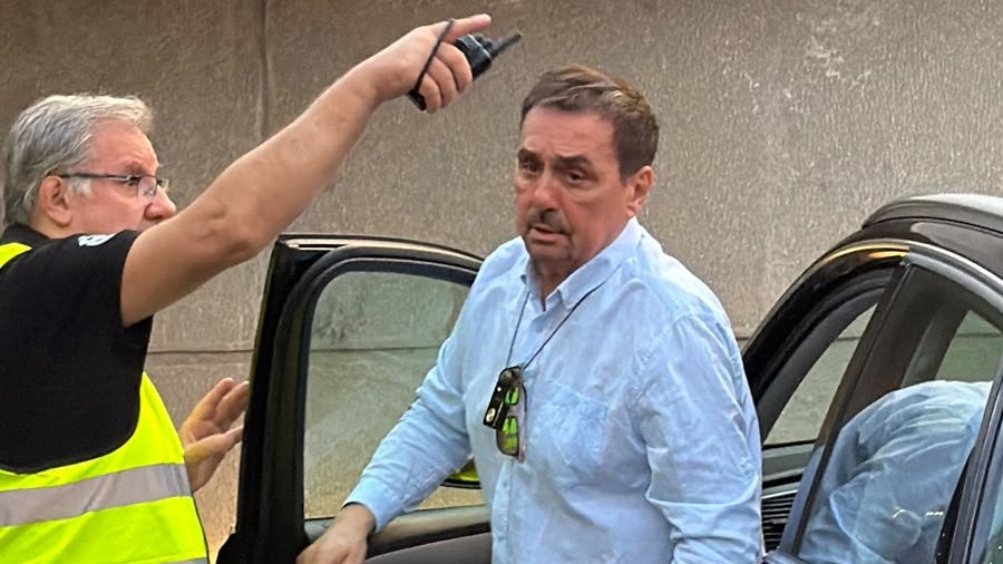 SVE OČI UPRTE U OLJU NA TAŠMAJDANU: Dragan Kojić Keba stigao na koncert, supruga mu daje podršku dok publiku čekaju iznenađenja (VIDEO) – Dragan Kojić Keba Tašmajdan