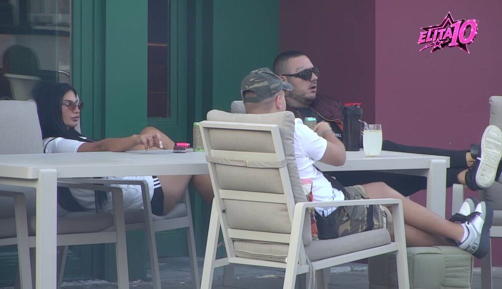 CAR I DAČA UDARILI NA KARIĆA: Oštre reči pale u dvorištu Bele kuće, njihov komentar o Stefanu podigao tenziju (VIDEO) – ogovaranje Stefana Karića