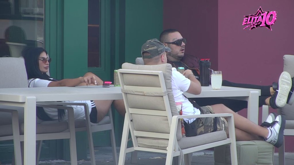 CAR I DAČA UDARILI NA KARIĆA: Oštre reči pale u dvorištu Bele kuće, njihov komentar o Stefanu podigao tenziju (VIDEO) – ogovaranje Stefana Karića
