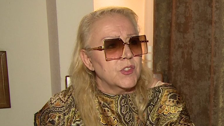 ZORICA MARKOVIĆ BEZ DLAKE NA JEZIKU: Ocenila modne izbore Karleuše i Brunclik, a Viki i Indiri poslala jasnu poruku (FOTO) – modna kritika Zorice Marković