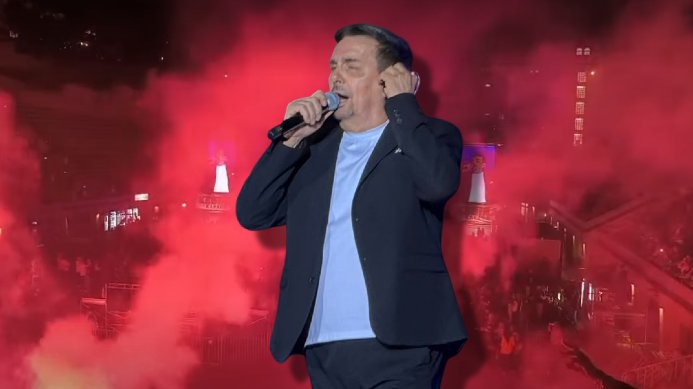 CRVENI PLAMEN NA TAŠMAJDANU: Delije podržale Dragana Kojića Kebu, koncert pretvoren u spektakl koji će se dugo prepričavati (FOTO) – Delije na Tašmajdanu