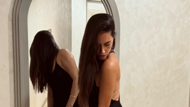 PORODIČNI ODMOR KAO SA RAZGLEDNICE: Marija Egelja pokazala izvajano telo, dok suprug igra tenis sa sinom (FOTO)