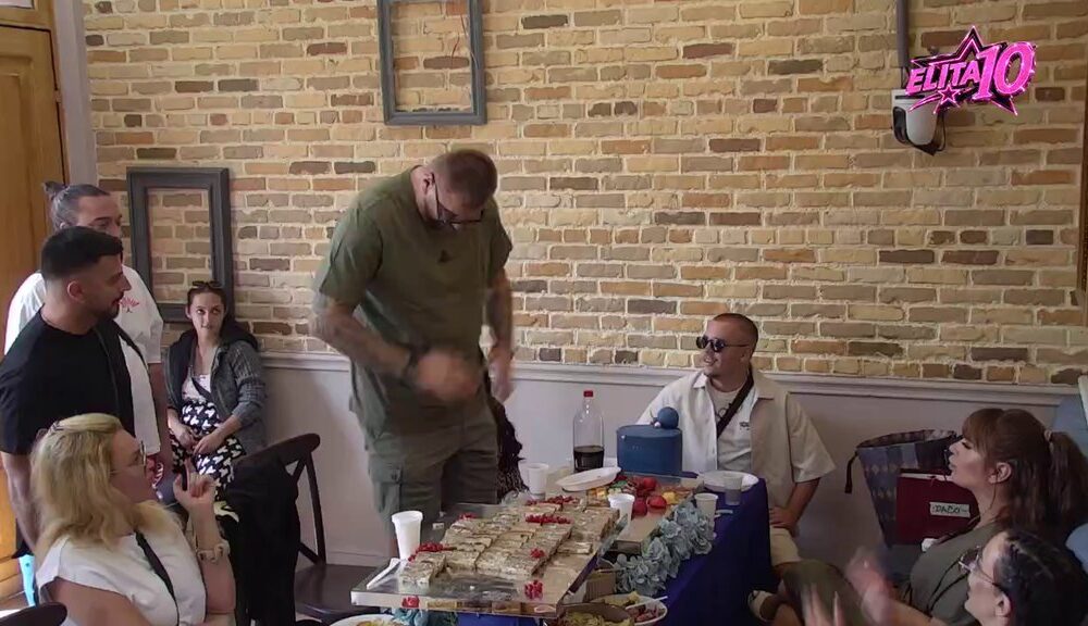 DAČA PRED IZAZOVOM U ELITI: Među poklonima pronašao poruku za Janjuša, reakcija zadrugara sve iznenadila (VIDEO) – poklon za Janjuša