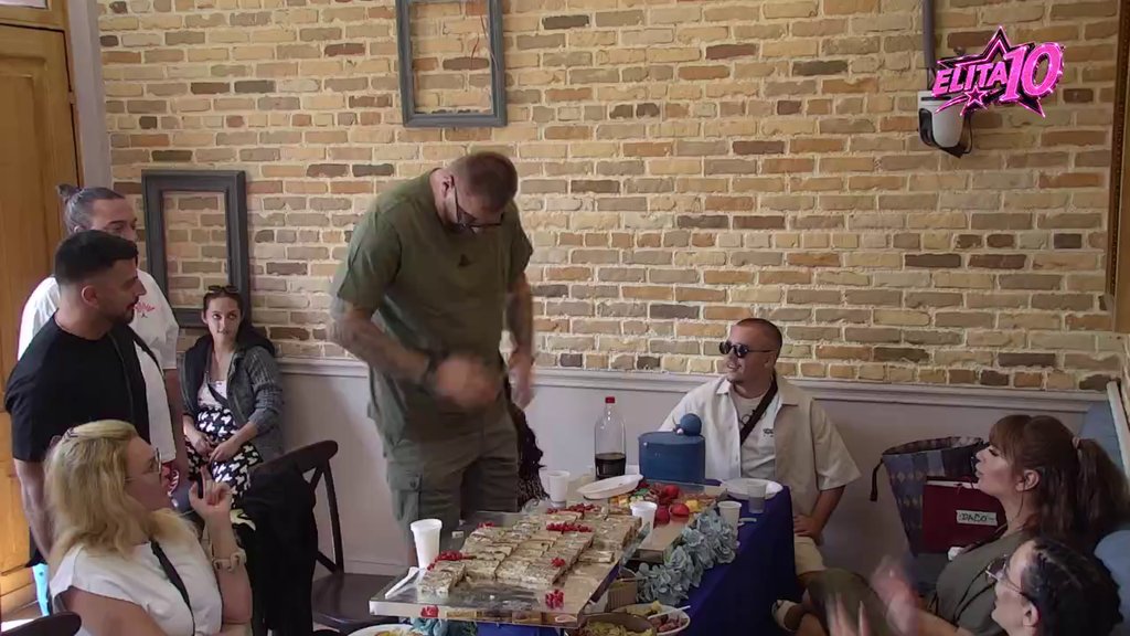 DAČA PRED IZAZOVOM U ELITI: Među poklonima pronašao poruku za Janjuša, reakcija zadrugara sve iznenadila (VIDEO) – poklon za Janjuša