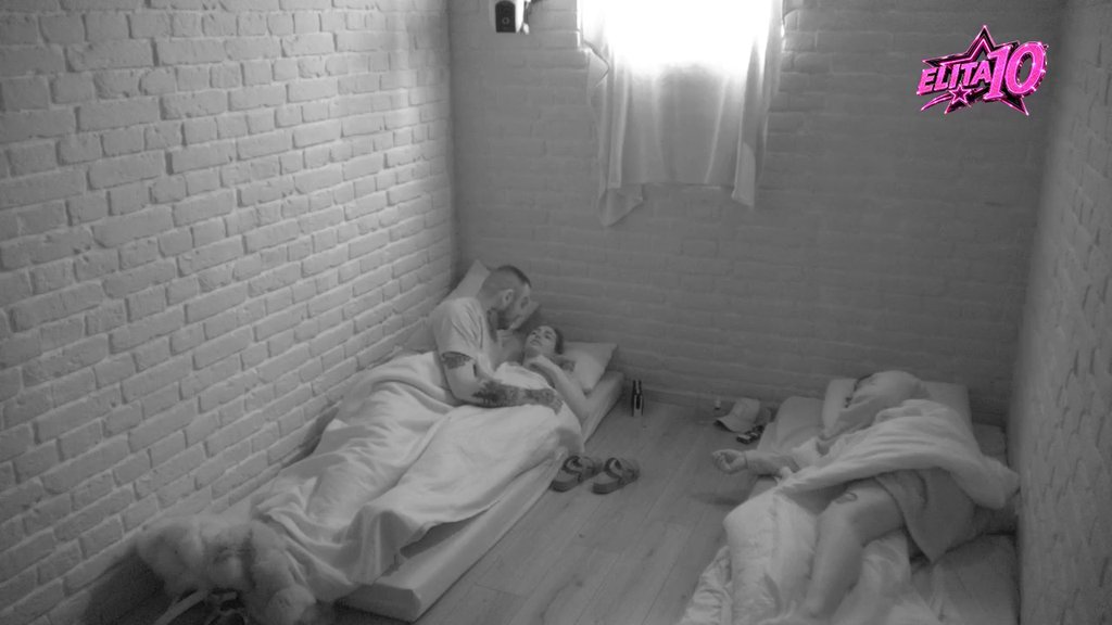 SUKOB I NERVOZA U IZOLACIJI: Filip Car bezuspešno pokušao da osvoji Aleksandru Jakšić, pa završio ispod jorgana sa Laurom (VIDEO) – Filip Car izolacija