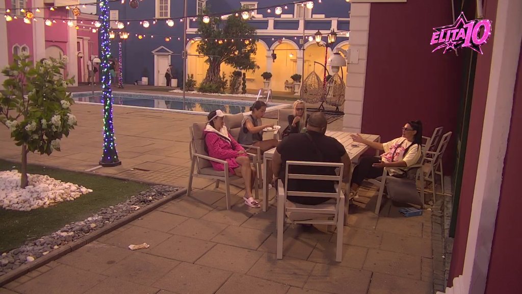 SUKOB MOĆI U ELITI: Jakšićka i Laura otvoreno se bore za pažnju Filipa Cara, Slađa ne krije povređenu sujetu (VIDEO)