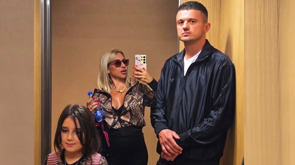 SVE JE MANJE VAŽNO OD PORODICE: Jovana Jeremić sa partnerom Tigrom otišla po ćerku u školu, Lea ga prihvatila bolje od svih (FOTO) – Jovana Jeremić porodica
