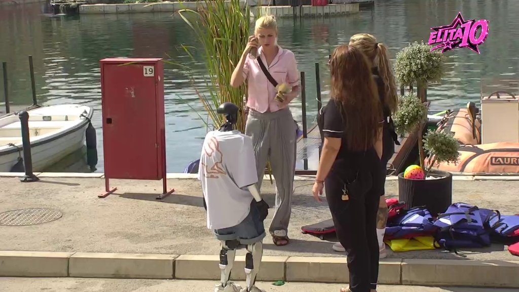 TOŠA NE DA NA PREVARU U ELITI: Lena Simić pokušala da izbegne zadatak, robot je odmah provalio sve (VIDEO) – robot Toša u Eliti