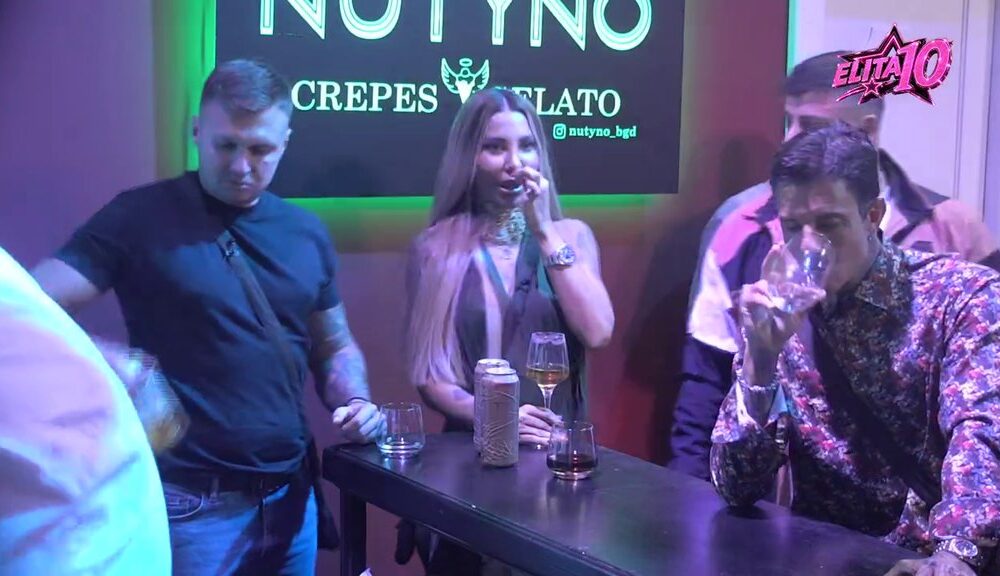 FILIP SE POVLAČI DOK ANELI UŽIVA U NOVOM DRUŠTVU: Zadrugar izgleda slomljeno pored nje, a ona se sve više zbližava sa Karićem (VIDEO) – Filip Đukić i Aneli Ahmić