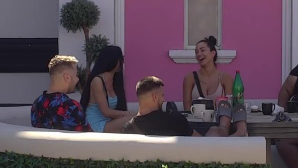 MASKE PADAJU U ELITI: Laura napustila Slađu nakon priznanja o odnosu sa Carem, svi gledaju šta će biti dalje (VIDEO) – odnos Slađane Poršeline i Filipa Cara