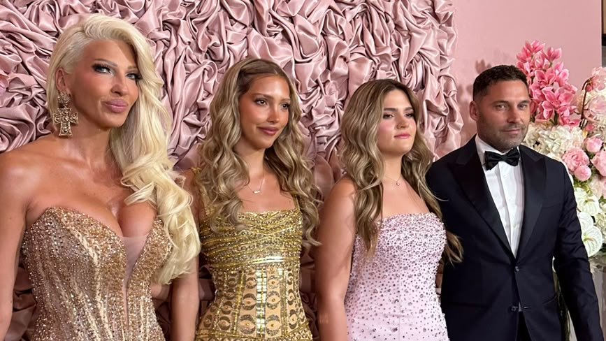 NEVEROVATAN GEST NA ROĐENDANU KARLEUŠINE DECE: Jelena Karleuša pokušala da vrati novac iz koverata, gosti nisu želeli ni da čuju (FOTO) – novac u kovertama na rođendanu
