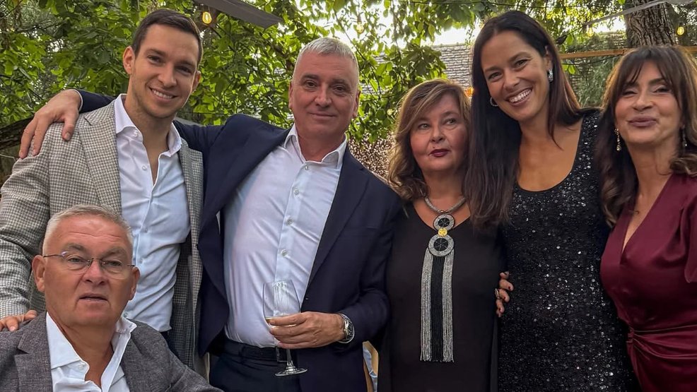 PORODIČNI TRENUTAK KOJI JE ODUŠEVIO FANOVE: Ana Ivanović u posebnom izdanju sa ocem i bratom, fotka sa veselja pokrenula lavinu reakcija (FOTO) – Ana Ivanović porodična fotografija
