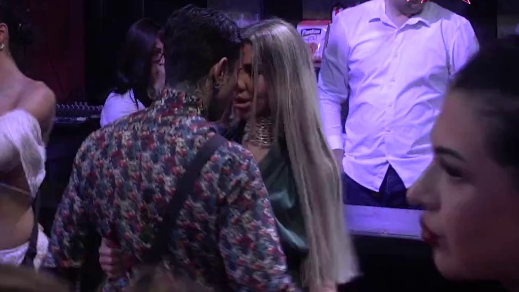 PREOKRET U ODNOSU ANELI I FILIPA: Ponovo u strastvenom zagrljaju, a emocije se ne stišavaju (VIDEO)
