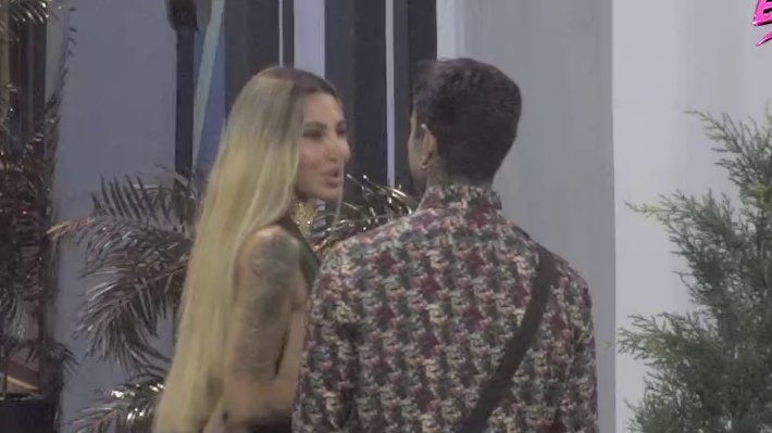 SUDBINA POKLONA RAZOTKRILA PRAVI ODNOS: Aneli i Filip Đukić ponovo u žestokoj raspravi zbog košulja, on joj vratio poklon, a tenzija raste (VIDEO)