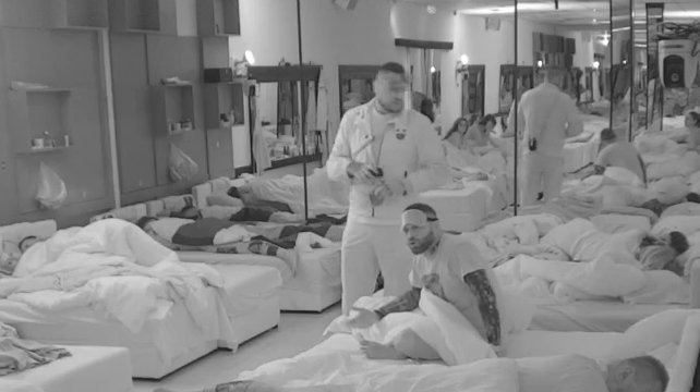 SUKOBI U BELOJ KUĆI PRED SPAVANJE: Ša izgubio živce zbog cimera, Car pokušao da smiri haos, ali tenzije samo rastu (VIDEO) – napad u Beloj kući