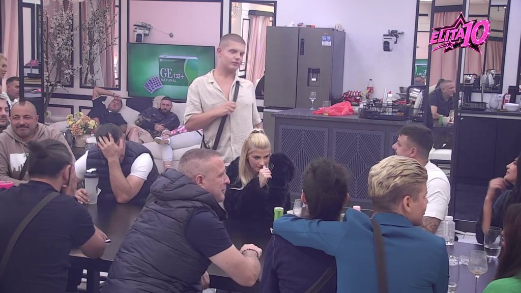 KARLO UDARIO NA IVANA MARINKOVIĆA ZBOG LAURE: Smatra da ona zaslužuje boljeg, a njegov komentar podigao tenziju u Beloj kući (VIDEO) – Karlo o odnosu Laure i Ivana