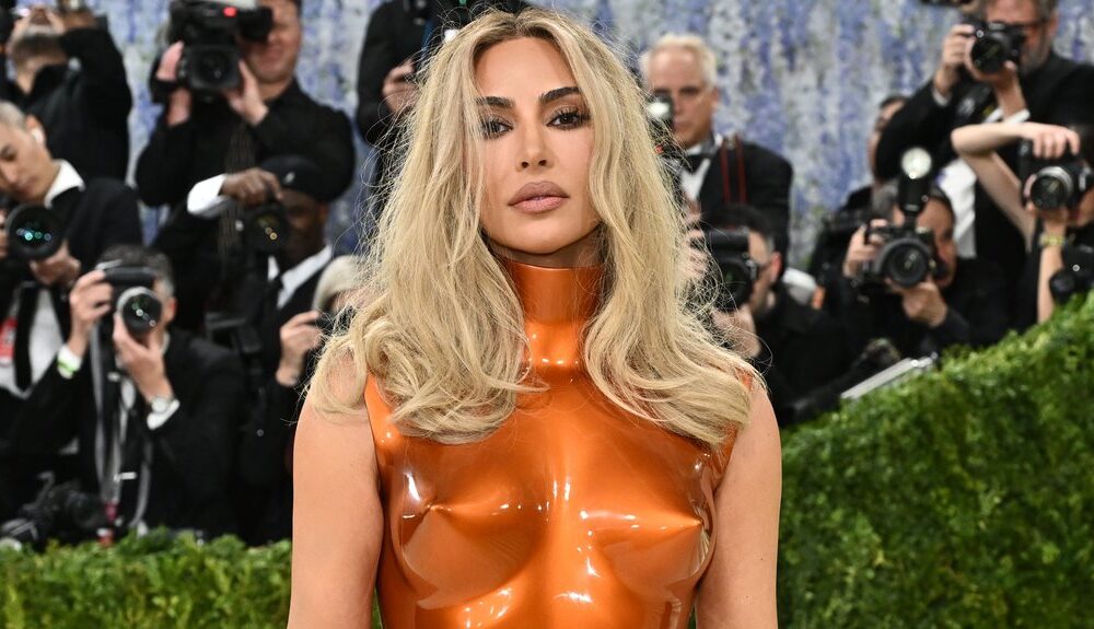 Kim Kardašijan dobila simboličnu odštetu posle napada u Parizu: Sud joj priznao samo jedan evro – napad u Parizu