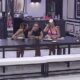 OSULI PALJBU NA MILANA I RADU: Zadrugarke se podsmevale zbog tuš kabine, komentari frcaću – svi čekaju novu reakciju (VIDEO) – raskid Milana Popova i Radojke Rade Jovanović