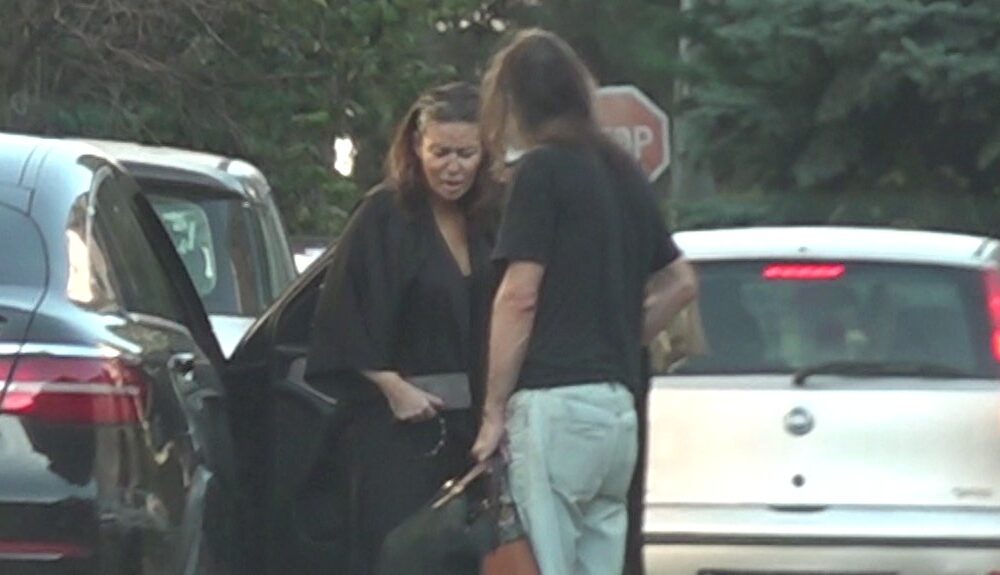 PREOKRET NAKON SKANDALA SA JELENOM RADANOVIĆ: Ana Nikolić i Rale ponovo zajedno, pevačica otežano hoda dok on brine o Tari (FOTO)