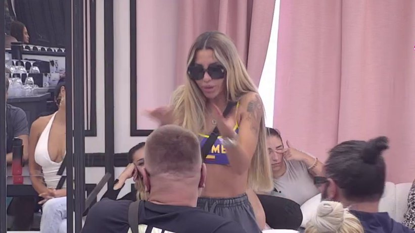ANELI IZGUBILA STRPLJENJE U BELOJ KUĆI: Napala Anđelu, Cara i Janjuša pred svima, padale su teške reči (VIDEO) – gledanje snimaka u Eliti