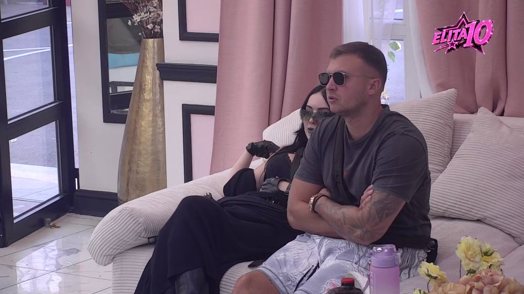 ANELI POKUŠALA DA POMERI GRANICE ZA CRNIM STOLOM: Stefan Karić izneo svoje mišljenje, a Dača nije ostao dužan (VIDEO) – Stefan Karić mišljenje