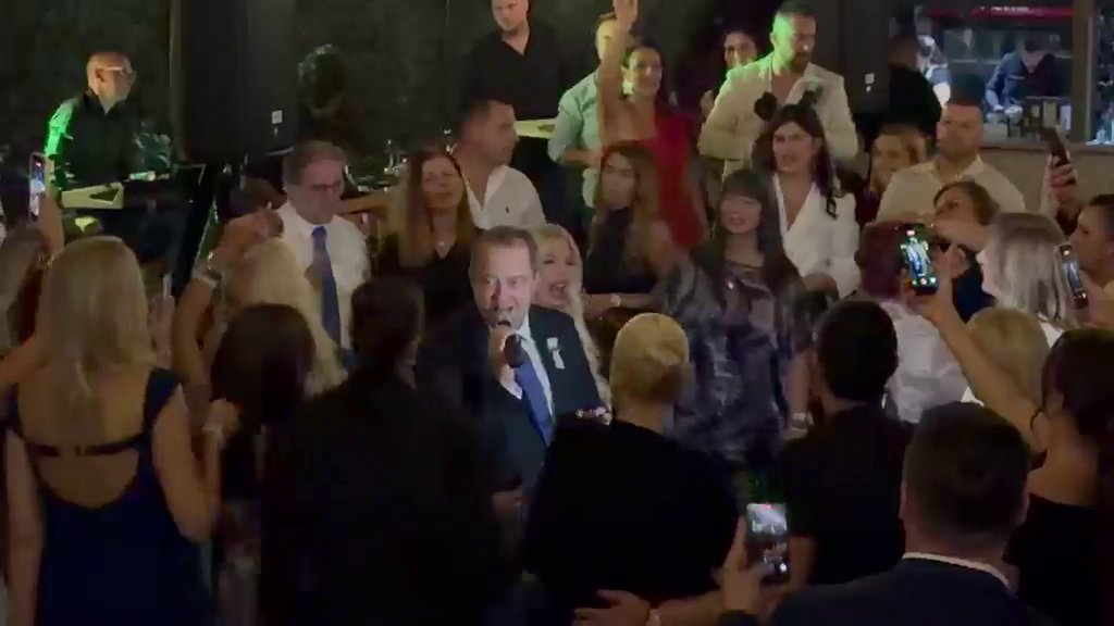 DAČIĆ PODIGAO ATMOSFERU NA SVADBI: Ivica Dačić zapevao hit na slavlju Dee Đurđević, svi svatovi na nogama (VIDEO) – Dačić na svadbi