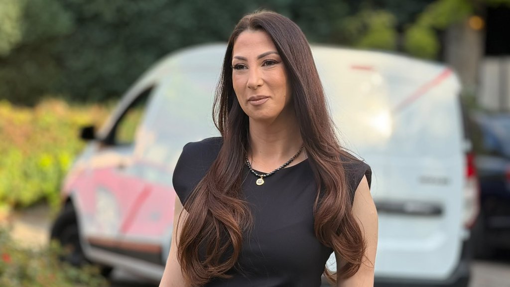 NADEŽDA BILJIĆ SE VRATILA POSLE IZAZOVA: Spremna da peva na svadbenom veselju kod Dee Đorđević, svi gledaju njen povratak (FOTO) (VIDEO) – povratak Nadežde Biljić na svadbeno veselje kod Dee Đorđević