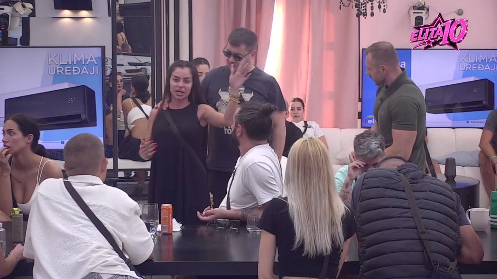 PLJUŠTE UVREDE U BELOJ KUĆI: Sanja Grujić isprozivala Mahira pred svima, reakcije zadrugara ne prestaju (VIDEO)