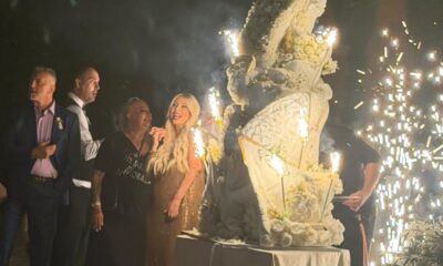SPEKTAKL NA SVADBI ODUŠEVIO GOSTE: Džinovska torta i fontana šampanjca Dee Đurđević privukli sve poglede, atmosfera do usijanja (FOTO/VIDEO) – fontana šampanjca na džinovskoj torti