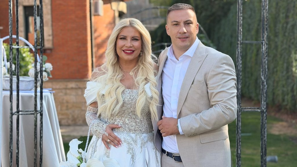 VELIKI POVRATAK NADEŽDE BILJIĆ NA SCENU: Pevačica peva na svadbi Dee Đurđević, mladenci ispunili posebnu želju (FOTO)