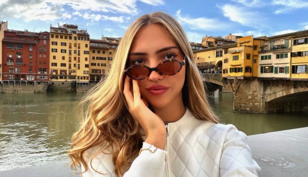 VELIKI PREOKRET U IZGLEDU ATINE TOŠIĆ: Naslednica Jelene Karleuše otputovala u Milano, nova boja kose iznenadila fanove (FOTO) – Atina Tošić Milano