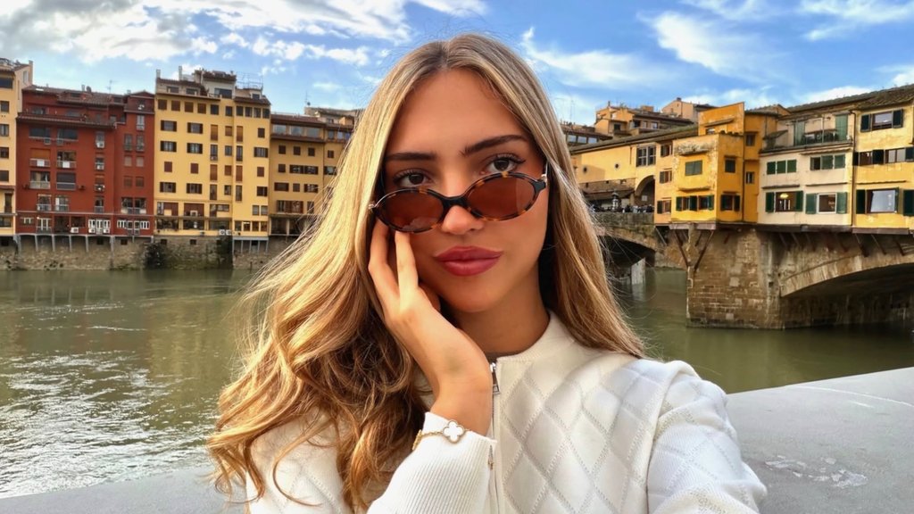 VELIKI PREOKRET U IZGLEDU ATINE TOŠIĆ: Naslednica Jelene Karleuše otputovala u Milano, nova boja kose iznenadila fanove (FOTO) – Atina Tošić Milano