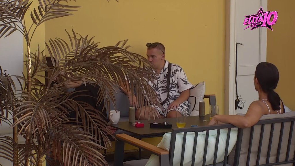 ŽESTOKA RASPRAVA ZA STOLOM: Dača i Sanja otkrili Anelinu pravu stranu, Laura ostala u šoku (VIDEO) – kakva im je kuća bila u Dubrovniku