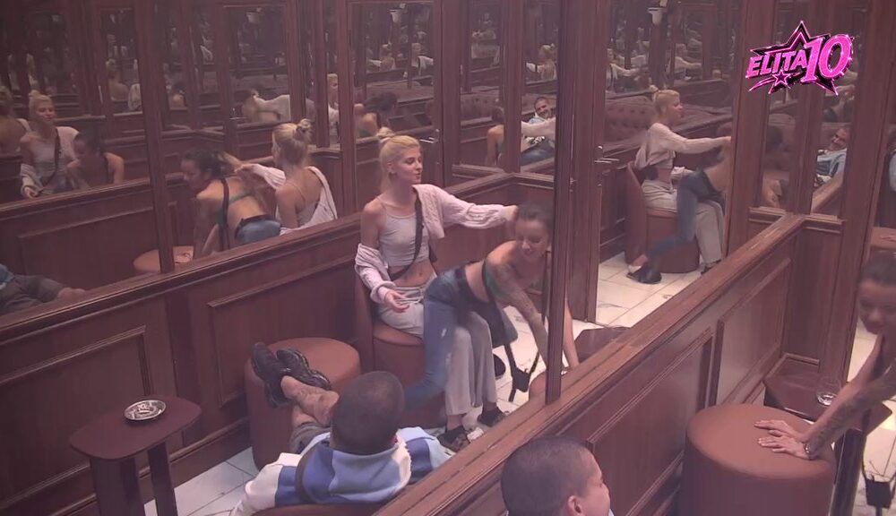 ZADRUGARI PODIGLI TENZIJU U PUŠIONI: Jasmina Marković pokazala Leni Simić svoje zavodničke trikove, Vasilije i Leon sve dodatno zakomplikovali (VIDEO)