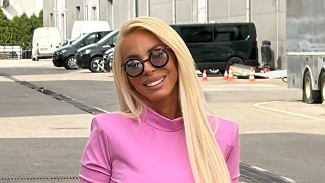 BOJANA LAZIĆ OTVARA DUŠU PRED NOVU SEZONU: Voditeljka otkrila atmosferu i prokomentarisala Desingericu, evo šta još priprema (VIDEO) – Pinkove zvezde nova sezona