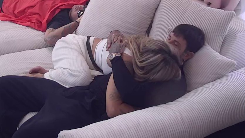 PREOKRET U ELITI: Filip Đukić javno pokazao emocije prema Aneli, svi gledaju kako reaguje pred cimerima (VIDEO) – Filip Đukić i Aneli