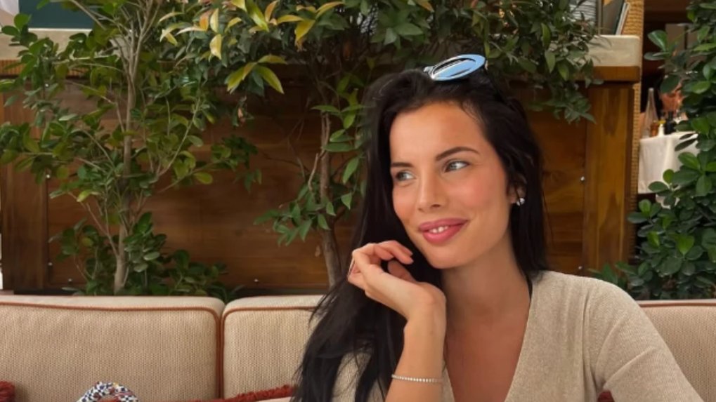 PRIVATNI TRENUTAK TEODORE BJELICE ODUŠEVIO PRATIOCE: Glumica po prvi put pokazala ćerku Viktoriju i otkrila atmosferu iz luksuznog doma (FOTO) – Teodora Bjelica ćerka