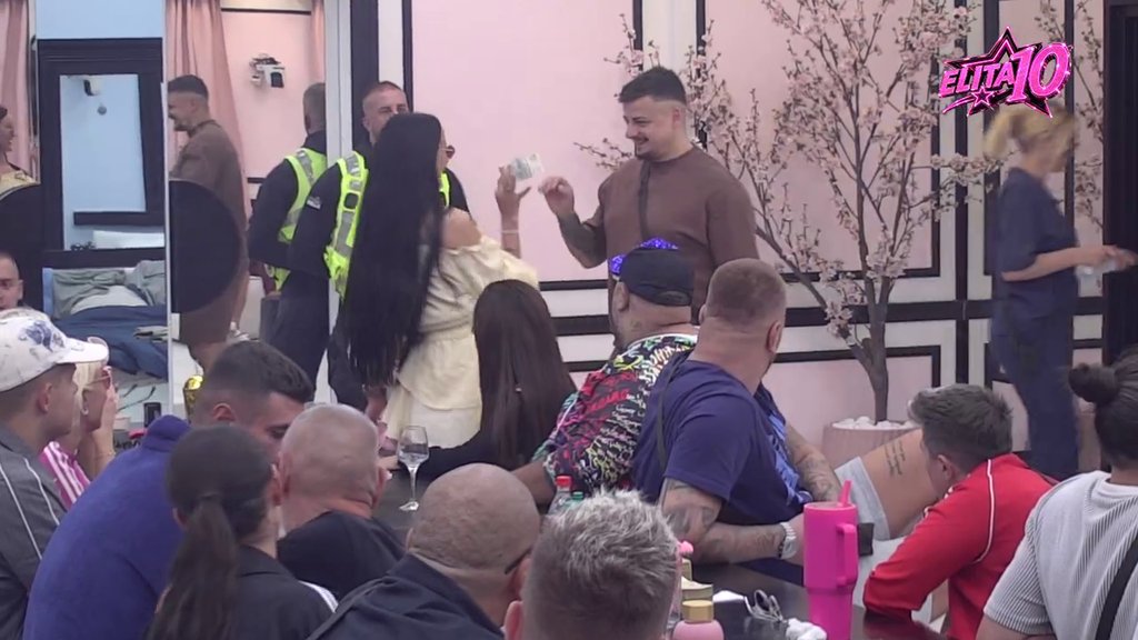 TERZA PONIZIO Slađu pred svima: Dodela budžeta otkrila prave odnose, Poršelina ostala bez reči (VIDEO) – brutalno poniženje Slađe Poršeline