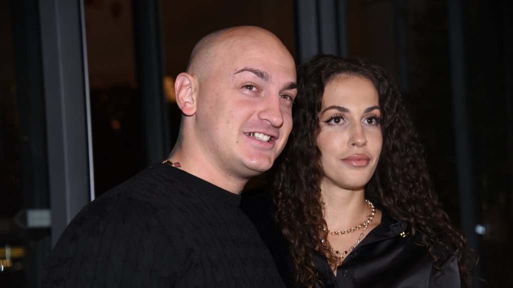 DRAMA U KAFANI PRED SVIMA: Nevena Despić zatekla Desingericu sa karminom, a onda usledio skandal pred publikom (FOTO)