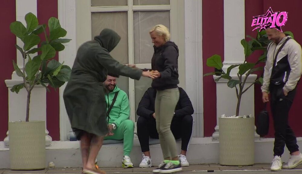 ENERGIJA EKSPLODIRALA U BELOJ KUĆI: Karić i Jasenka zaigrali nasred dvorišta, pozitivno ludilo zahvatilo celu ekipu (VIDEO) – ekipa u Zadruzi