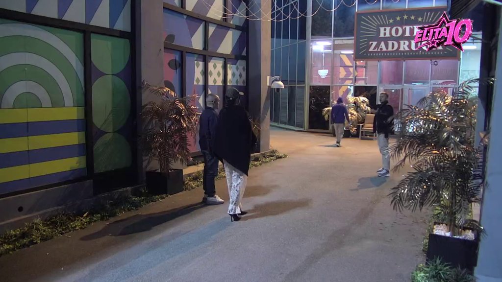 HLADAN TUŠ ZA LAURU U ELITI: Stefanu Kariću zadrugarka tražila autoritet, on je potpuno iznenadio odgovorom (VIDEO) – Laura Prgomet i Stefan Karić