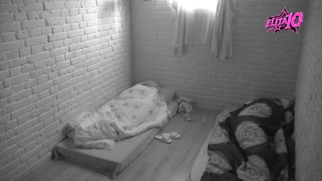 NOĆNI PREOKRET U IZOLACIJI: Aneli i Car zaspali razdvojeni od kuće, a Đukić ostao budan – šta će uslediti? (VIDEO)